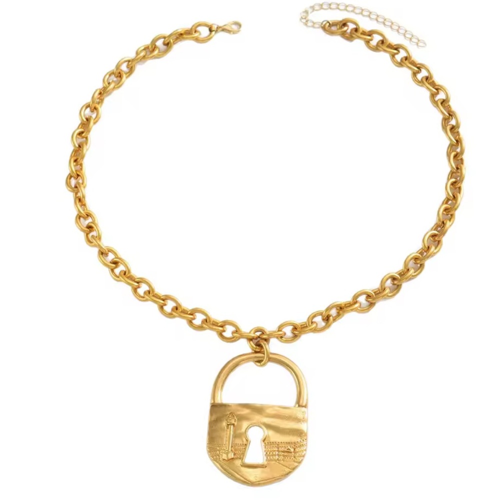 Fashion statement lock pendant necklace - Picture 16 of 17
